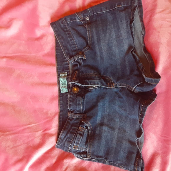 Jean's shorts - Picture 2 of 3